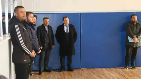 Ömer Halisdemir Spor Salonu'nda ilk maç oynandı