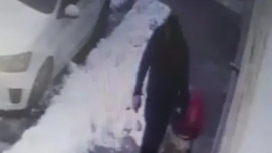 Önce kameraya, sonra polise yakalandı