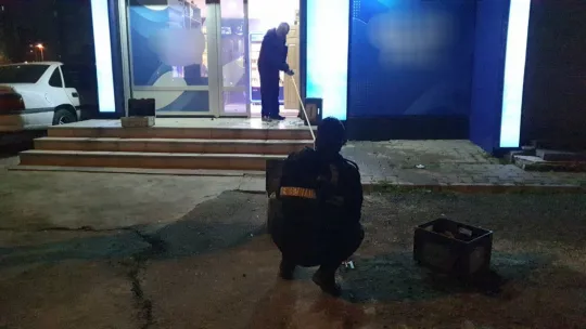 Alkollü şahıs iş yerlerine kurşun yağdırdı