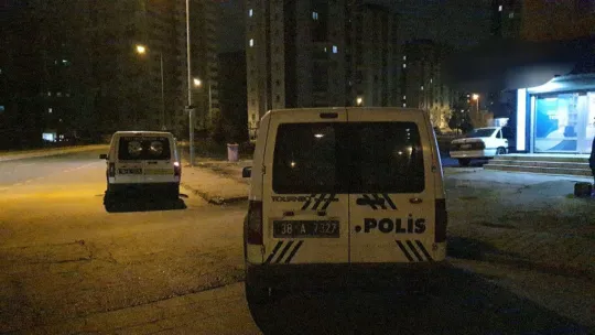 Alkollü şahıs iş yerlerine kurşun yağdırdı