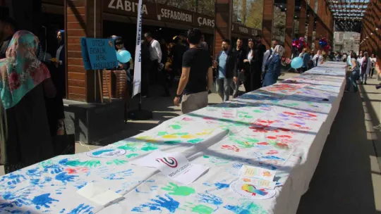 Otizmli çocuklar, polis oldu araç sorguladı
