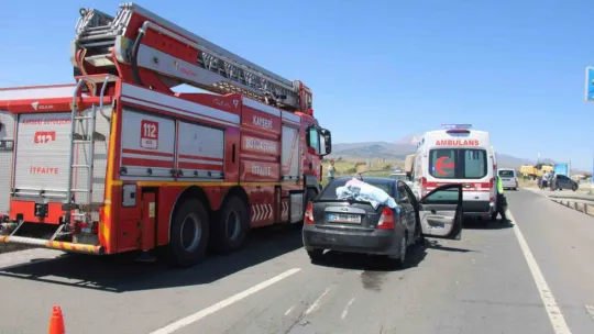 Otomobil biçerdövere arkadan çarptı: 4 yaralı