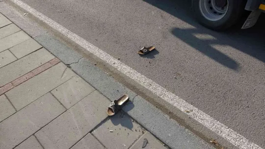 Otomobil, kaldırımda yürüyen yaşlı çifte çarptı: 1 ölü, 2 yaralı