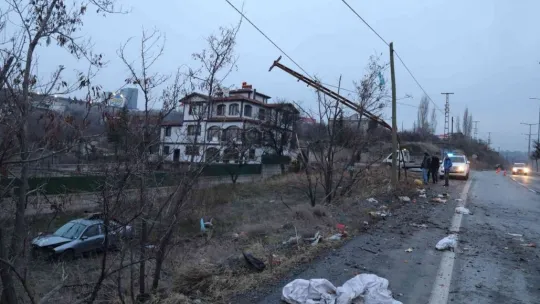 Otomobil tarlaya uçtu, sürücüsü yaralandı