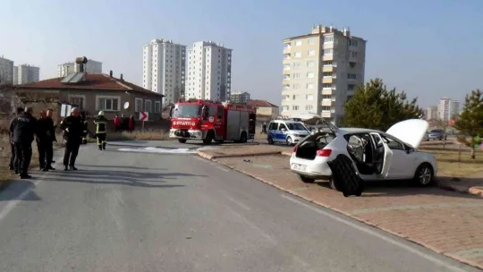 Otomobildeki piknik tüpünden sızan gaz patladı: 1 yaralı