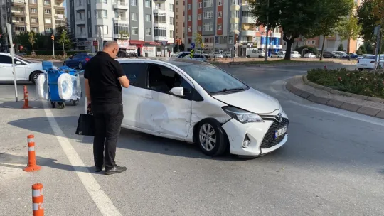 Otomobiller çarpıştı: 2 yaralı