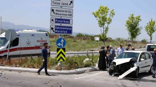 Otomobiller çarpıştı: 4 yaralı