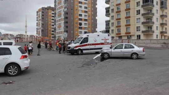 Otomobiller çarpıştı: 5 yaralı