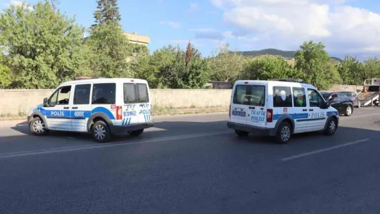 Otomobiller çarpıştı: 6 yaralı