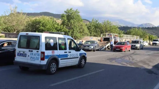 Otomobiller çarpıştı: 6 yaralı