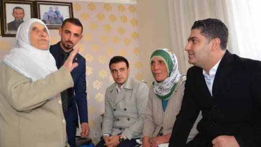 Özdemir: 'Sen rahat uyumazsan, ben rahat uyuyamam'