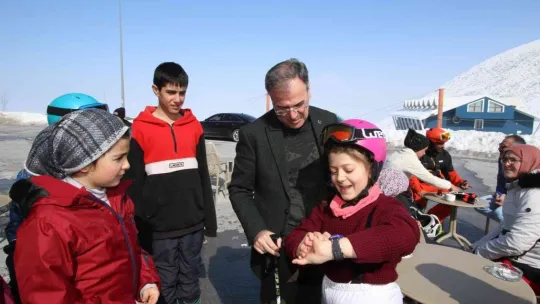 Özdoğan: 'Gençlerimizi milli sporcu olarak görmek istiyoruz'