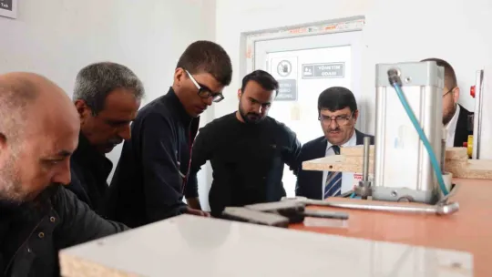 Özel öğrenciler mobilya ustası oldu