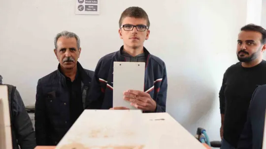 Özel öğrenciler mobilya ustası oldu