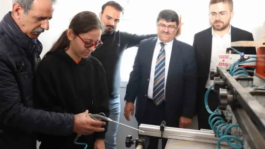 Özel öğrenciler mobilya ustası oldu