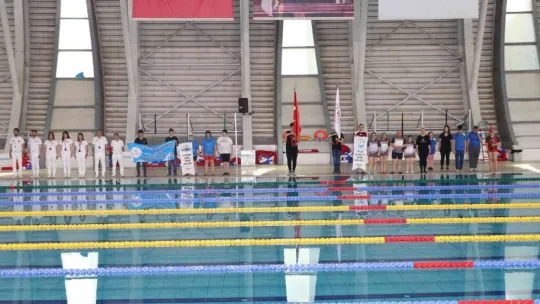 Özel Sporcular Yüzme Yarışmaları başladı