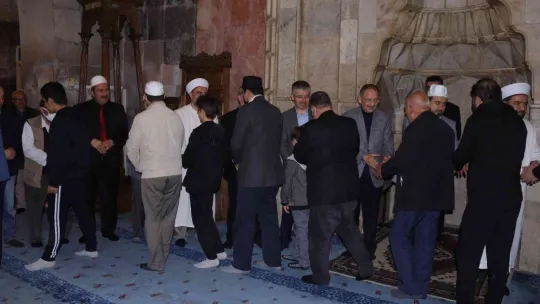 Özhaseki vatandaşlarla bayramlaştı