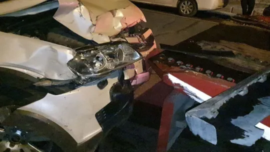 Park halindeki araca çarpıp takla attırdı