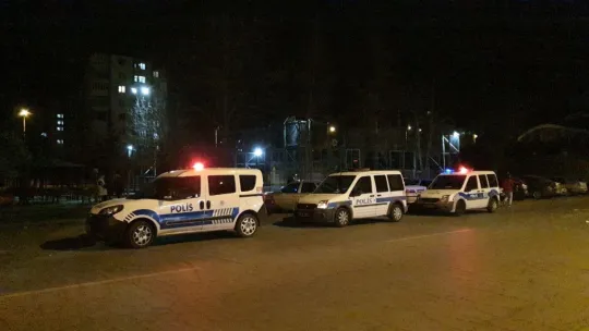Parkta yürüyen kadın bacağından vuruldu