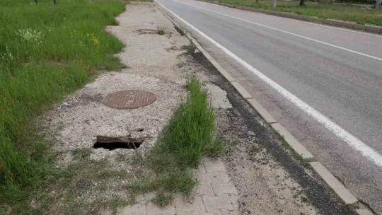 Pınarbaşı halkı: 'Yollar delik deşik, kaldırımlar eğit bükük'