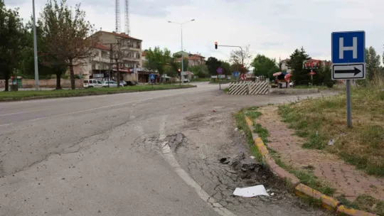 Pınarbaşı halkı: 'Yollar delik deşik, kaldırımlar eğit bükük'