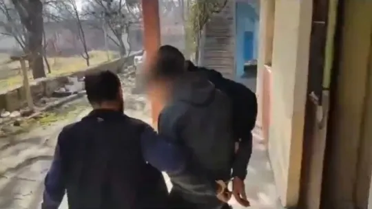 Pişkinliğin böylesi: Çaldıkları araca yakıt aldılar, parasını ödemeden kaçtılar