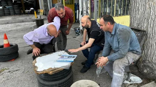 Polis bir yandan tacirlere geçit vermiyor, bir yandan da halkı bilgilendiriyor