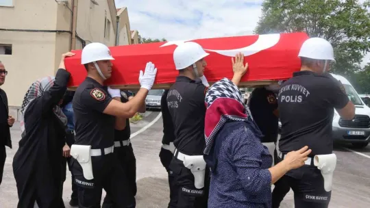 Polis memuru kalbine yenik düştü
