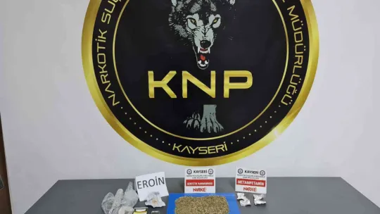 Polis uyuşturucu tacirini nefes kesen kovalamaca sonucu yakaladı