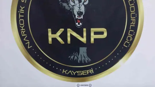 Polis uyuşturucu tacirini nefes kesen kovalamaca sonucu yakaladı