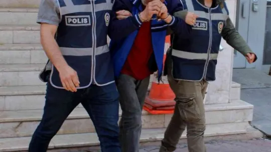 Polisten kaçmak için evine kazdığı tünelde yakalandı
