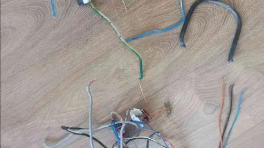 Radyo vericisinin kablolarını çalan şahsa suçüstü