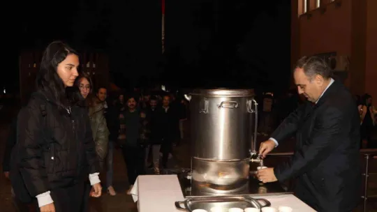 Rektör Altun'dan öğrencilere gece çorbası