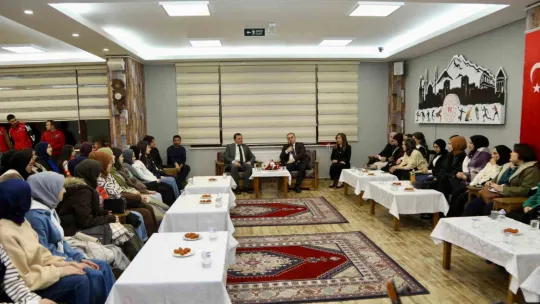 Rektör Altun, KYK Kocasinan Kız Öğrenci Yurdu Öğrencileri ile Bir Araya Geldi