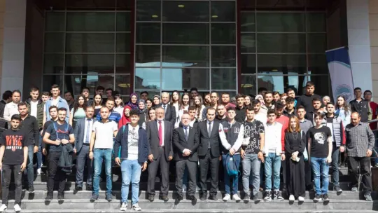 Rektör Karamustafa öğrencilerle buluştu