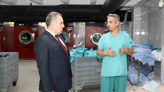 Rektör Prof. Dr. Altun, Tıp Fakültesi Hastaneleri Çamaşırhane Tesisi'ni İnceledi