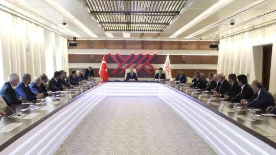 Rektör Prof. Dr. Kurtuluş Karamustafa, rektörlük mazbatasını aldı