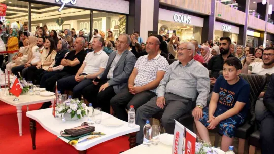 Safiye Soyman ve Faik Öztürk hayranlarıyla buluştu