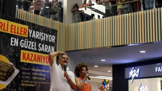 Safiye Soyman ve Faik Öztürk hayranlarıyla buluştu