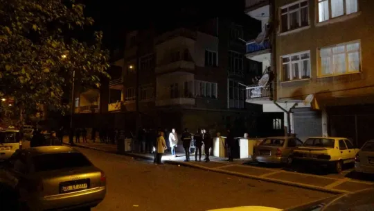 Sağlık ekibine yardım için giden polisleri bıçakladı: 1'i bekçi 3'ü polis 4 yaralı