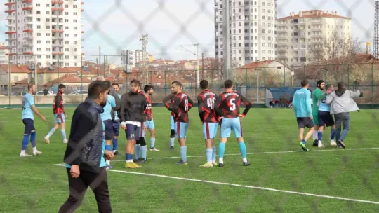 Saha içerisindeki gerginlik kavgaya dönüştü