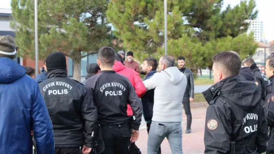 Saha içerisindeki gerginlik kavgaya dönüştü