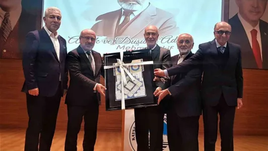 Şair-Yazar Metin Önal Mengüşoğlu 'Ahlak ve Düşünce Adamı Mehmet Akif' konferansına katıldı