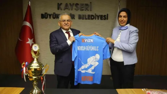 Şampiyonlardan Başkan Büyükkılıç'a ziyaret
