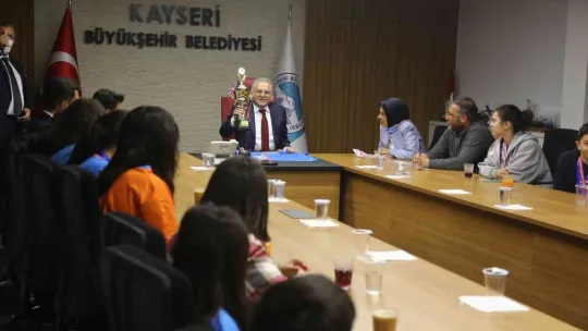 Şampiyonlardan Başkan Büyükkılıç'a ziyaret
