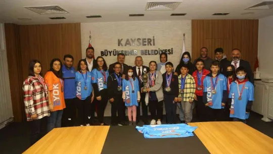Şampiyonlardan Başkan Büyükkılıç'a ziyaret