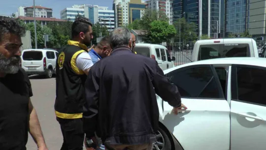 Sattıkları aracı yedek anahtarı ile çalan oto fareleri yakalandı
