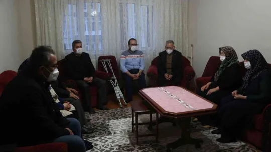 Şehit Eren'in annesine taziye ziyareti