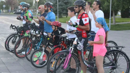 Şehit Halisdemir'in kabrine ulaşmak için 220 kilometre pedal çevirecekler