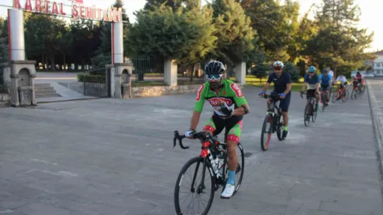 Şehit Halisdemir'in kabrine ulaşmak için 220 kilometre pedal çevirecekler